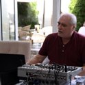 DJ Henry überwacht die Technik DJ Henry überwacht die Technik